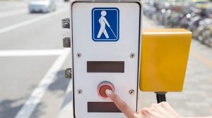 Veja quais os principais tipos de placas de sinalização para deficientes visuais
